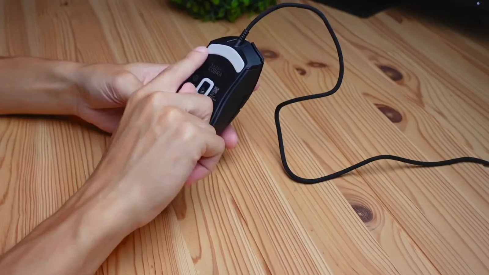 Base do mouse com sensor óptico e pés de PTFE deslizantes