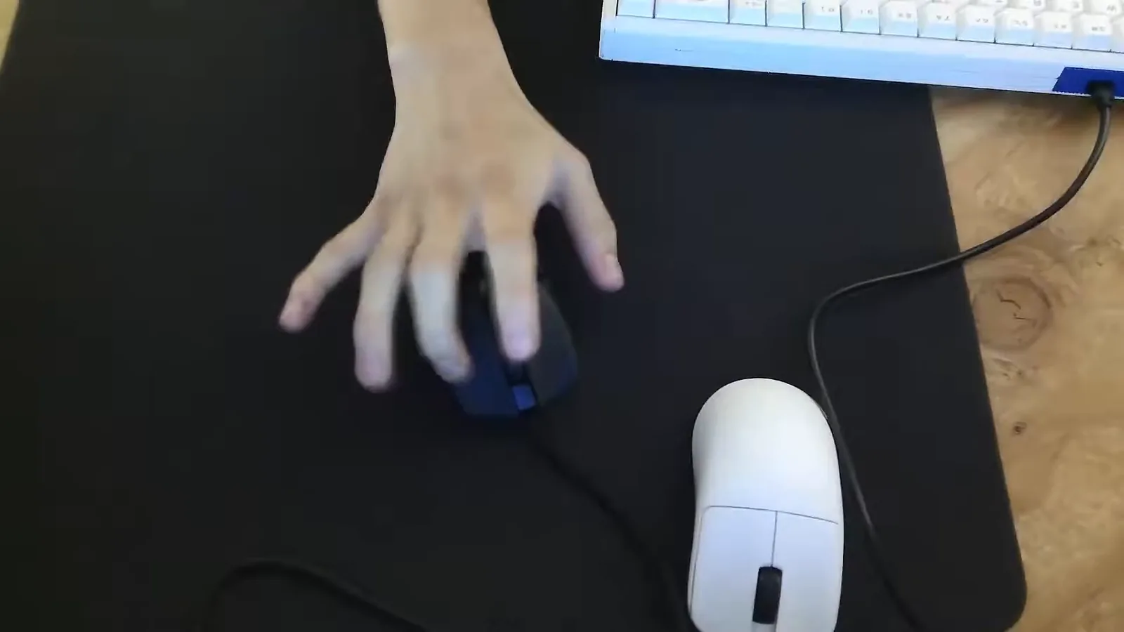 Acionamento dos botões principais com switches ópticos no Razer Cobra
