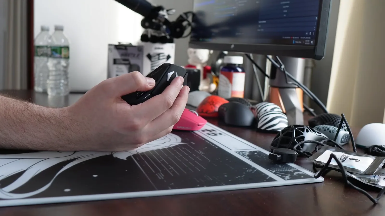 Pegada ergonômica com acesso rápido aos botões laterais do mouse