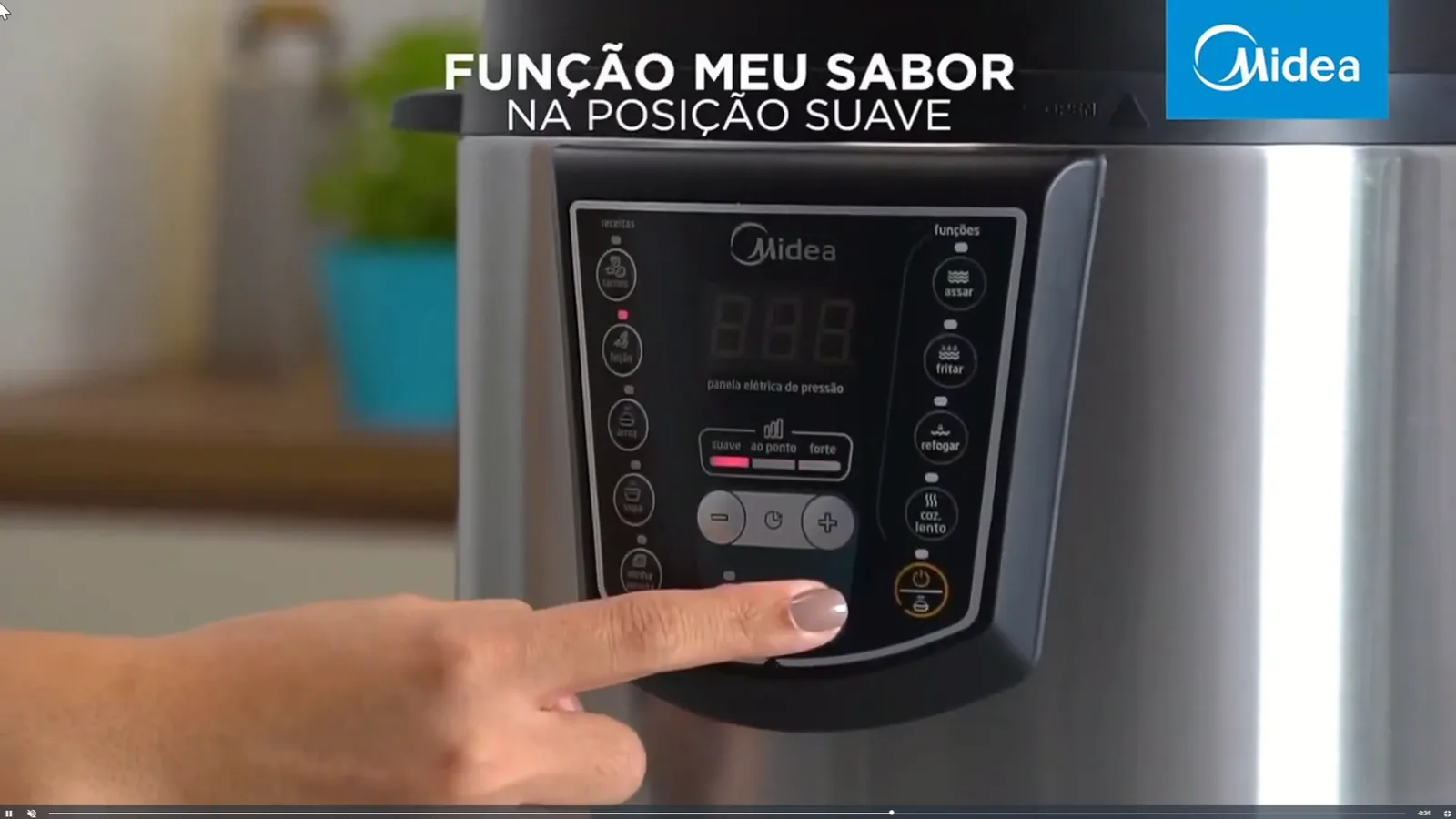 Seleção de funções e ponto de cozimento no painel digital Midea