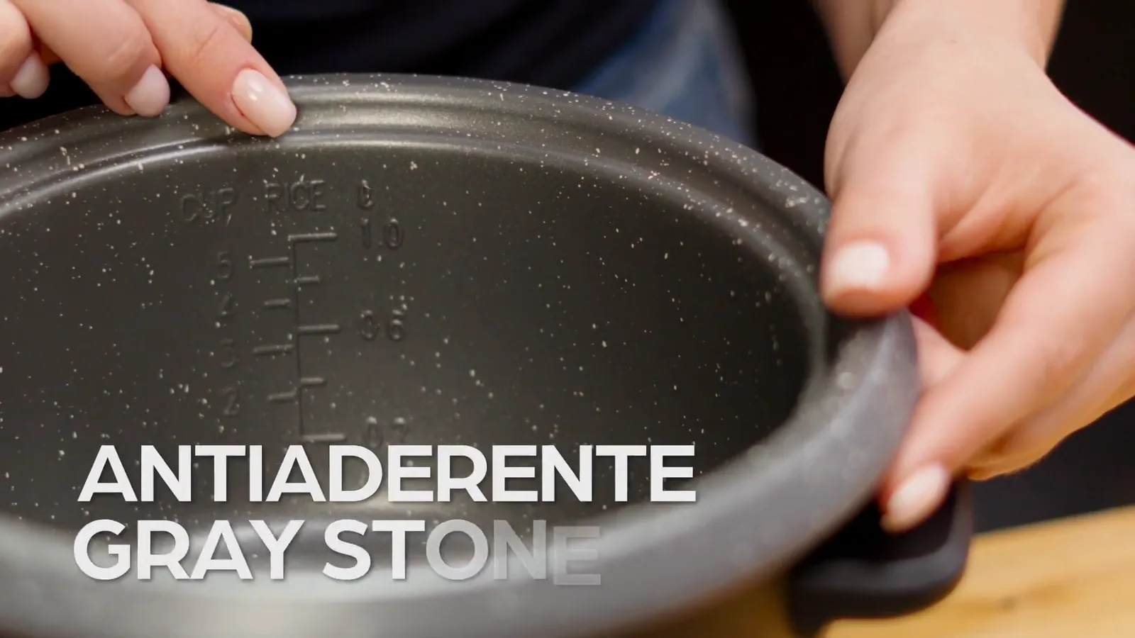 Cuba interna com revestimento antiaderente GrayStone e marcações de nível