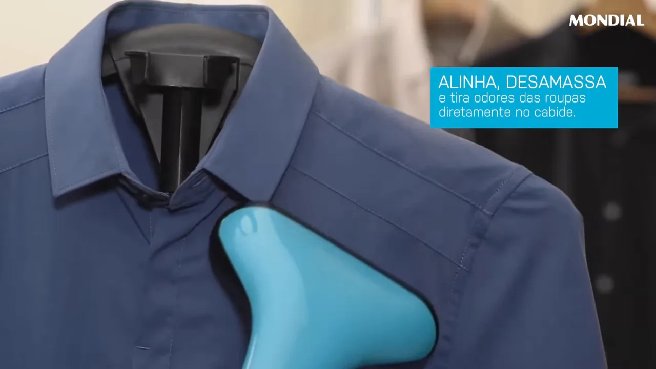 Vaporizador vertical desamassando camisa social diretamente pendurada no cabide