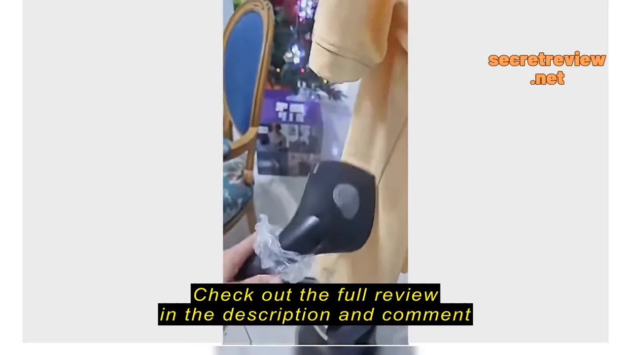 Bocal aplicando jato de vapor contínuo na manga da roupa