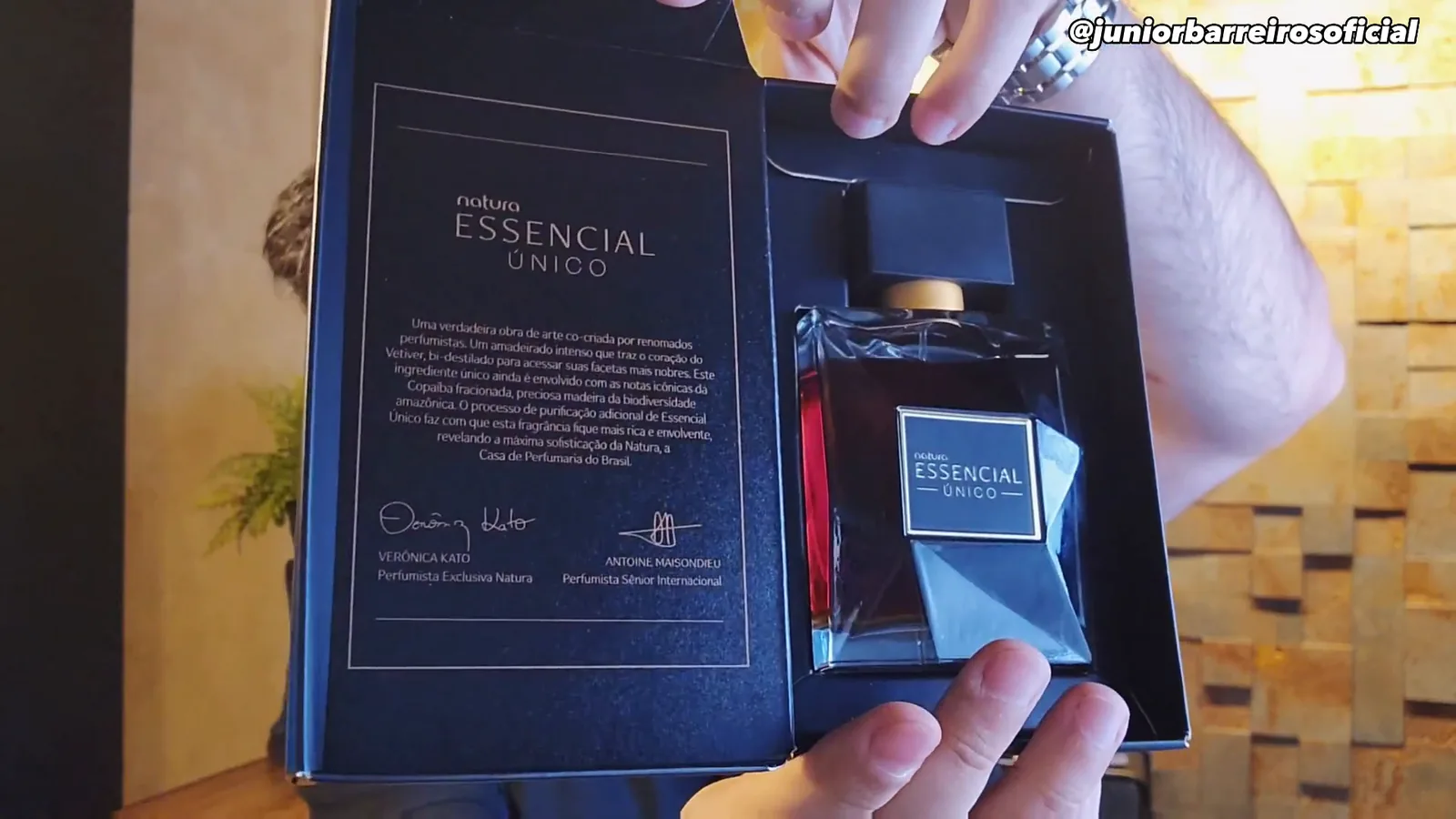Perfume masculino Natura Essencial Único em seu estojo rígido especial