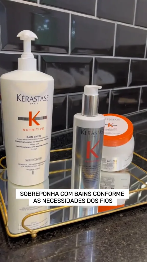 Frasco do pré-shampoo Kérastase Première em destaque sobre a bancada
