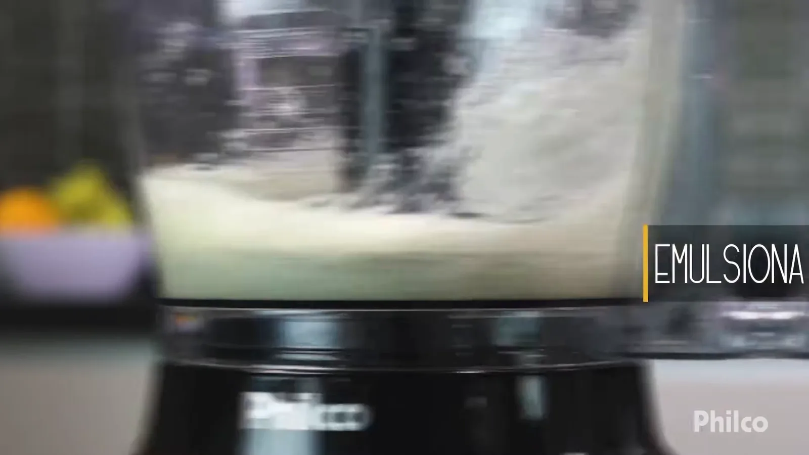 Jarra do liquidificador Philco processando receitas com alta rotação