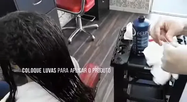 Manuseio da embalagem da progressiva Felps Omega Zero Unique pelo profissional