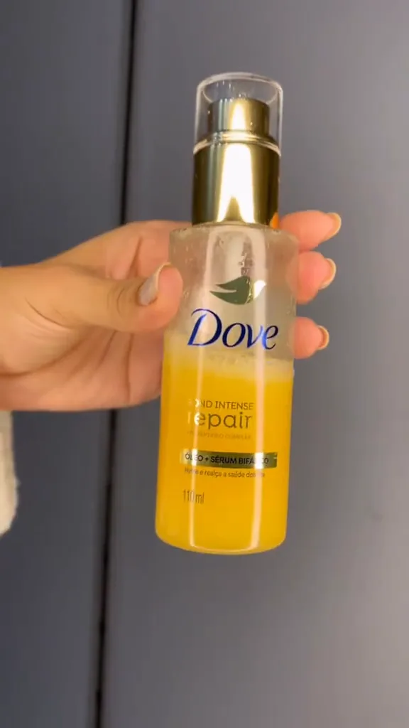 Óleo e sérum Dove misturados após agitação do frasco