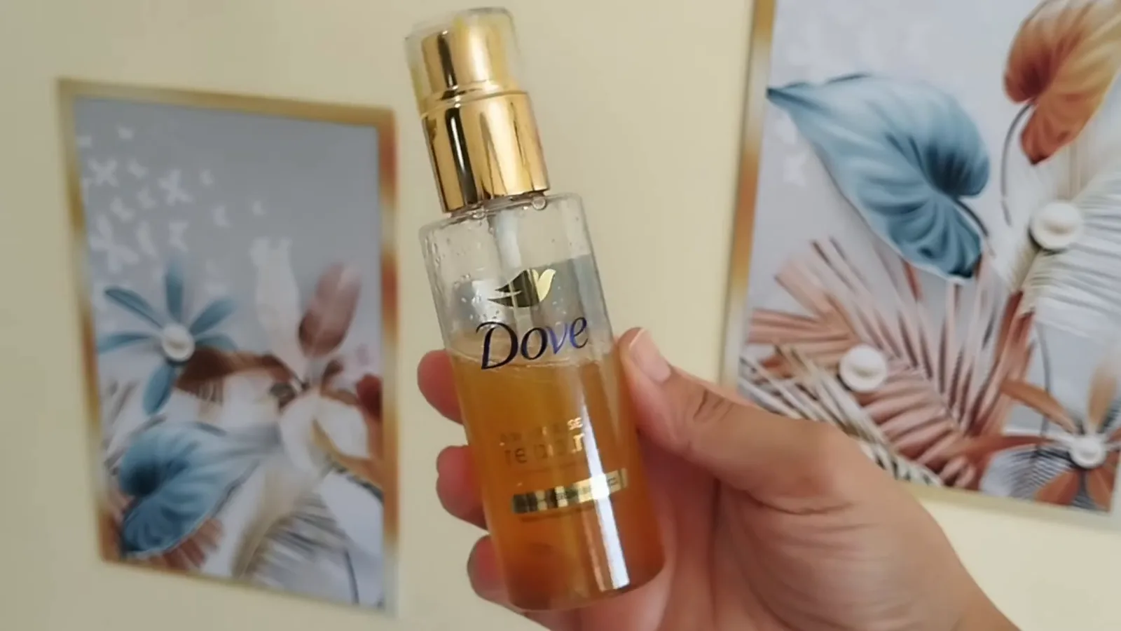 Frasco com as duas fases do óleo Dove devidamente misturadas