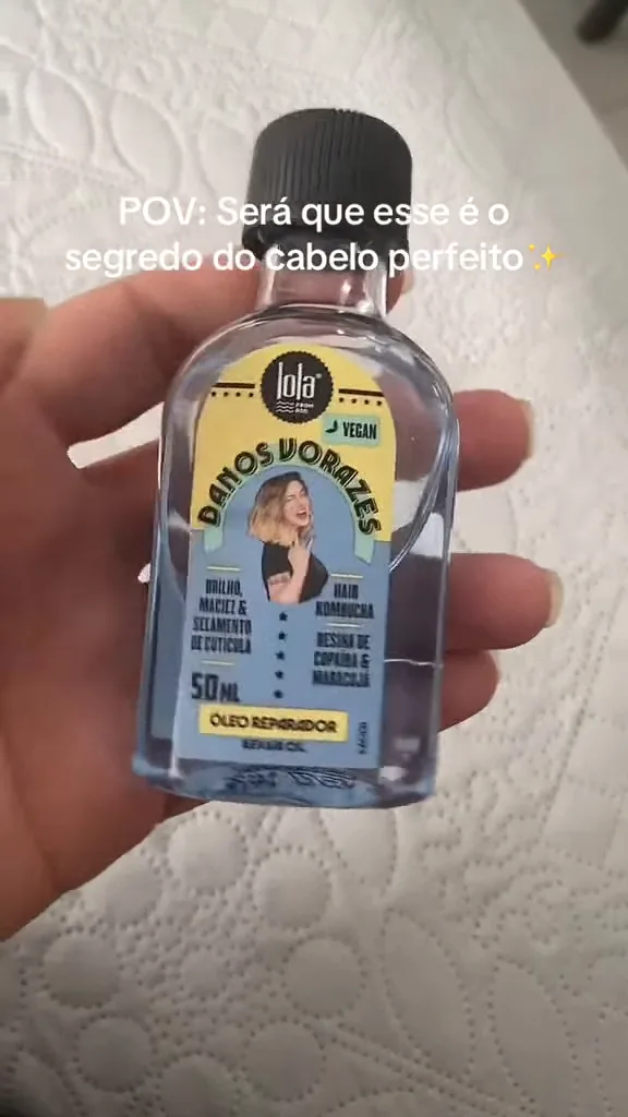 Manuseio do frasco de óleo reparador Danos Vorazes da Lola