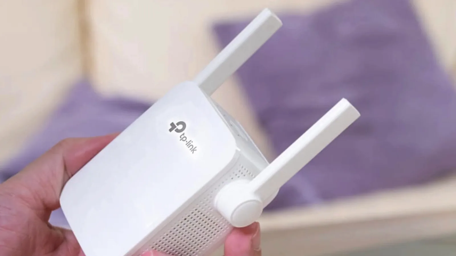 Repetidor TP-Link RE305 com antenas externas direcionáveis para melhor alcance