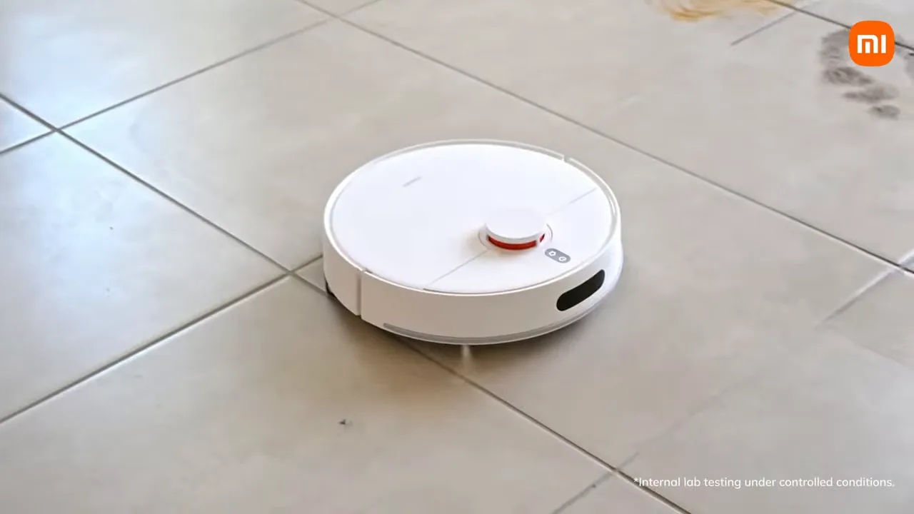 Aspirador robô Xiaomi S40c aspirando e limpando o piso cerâmico