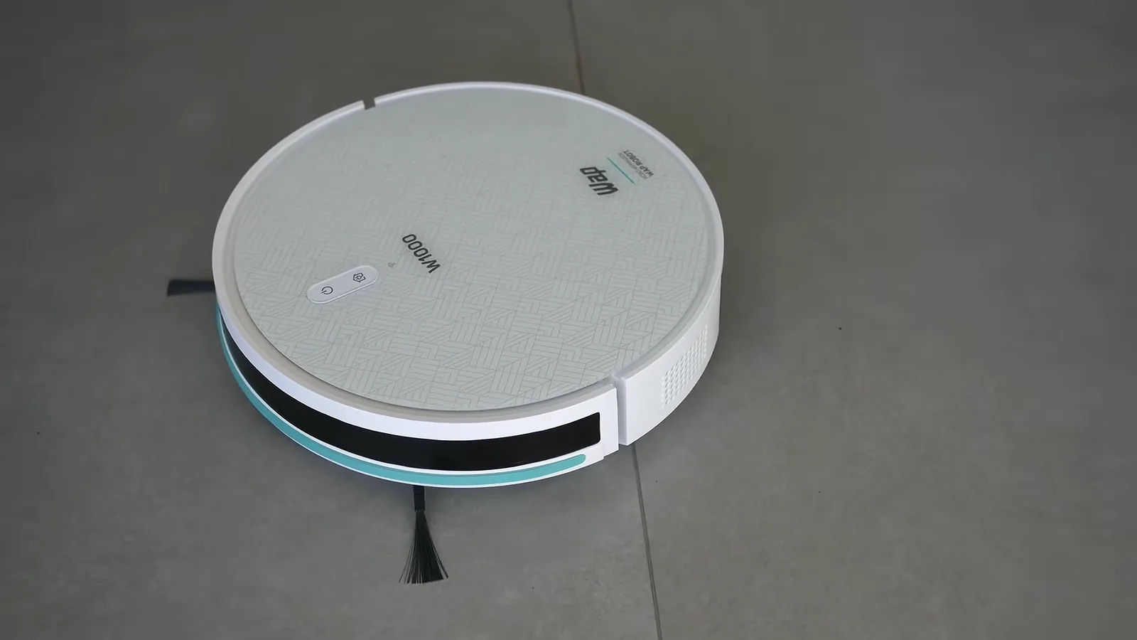 Robô aspirador WAP Robot W1000 limpando piso cerâmico