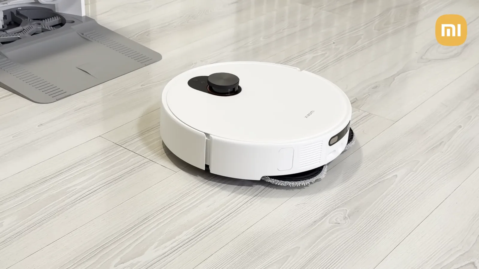 Robô Xiaomi Vacuum 5 Pro navegando com precisão pelo cômodo