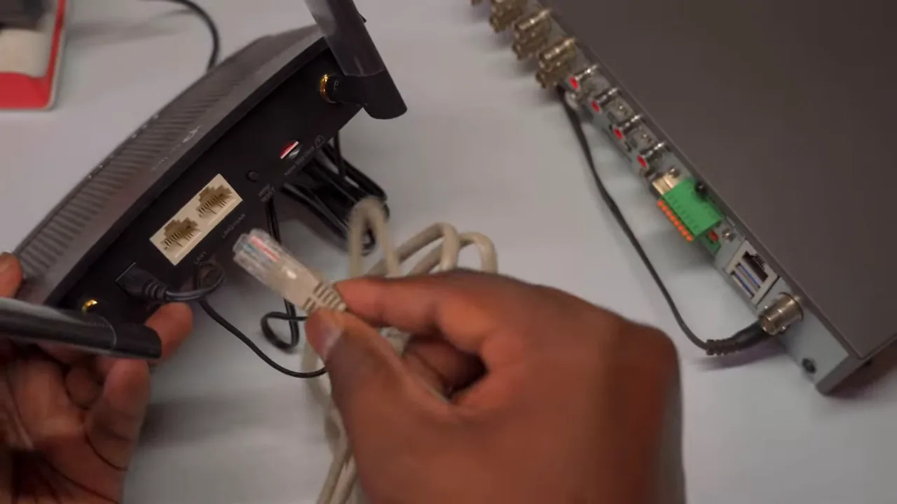 Conexão de cabo de rede RJ45 ao roteador 4G ligado