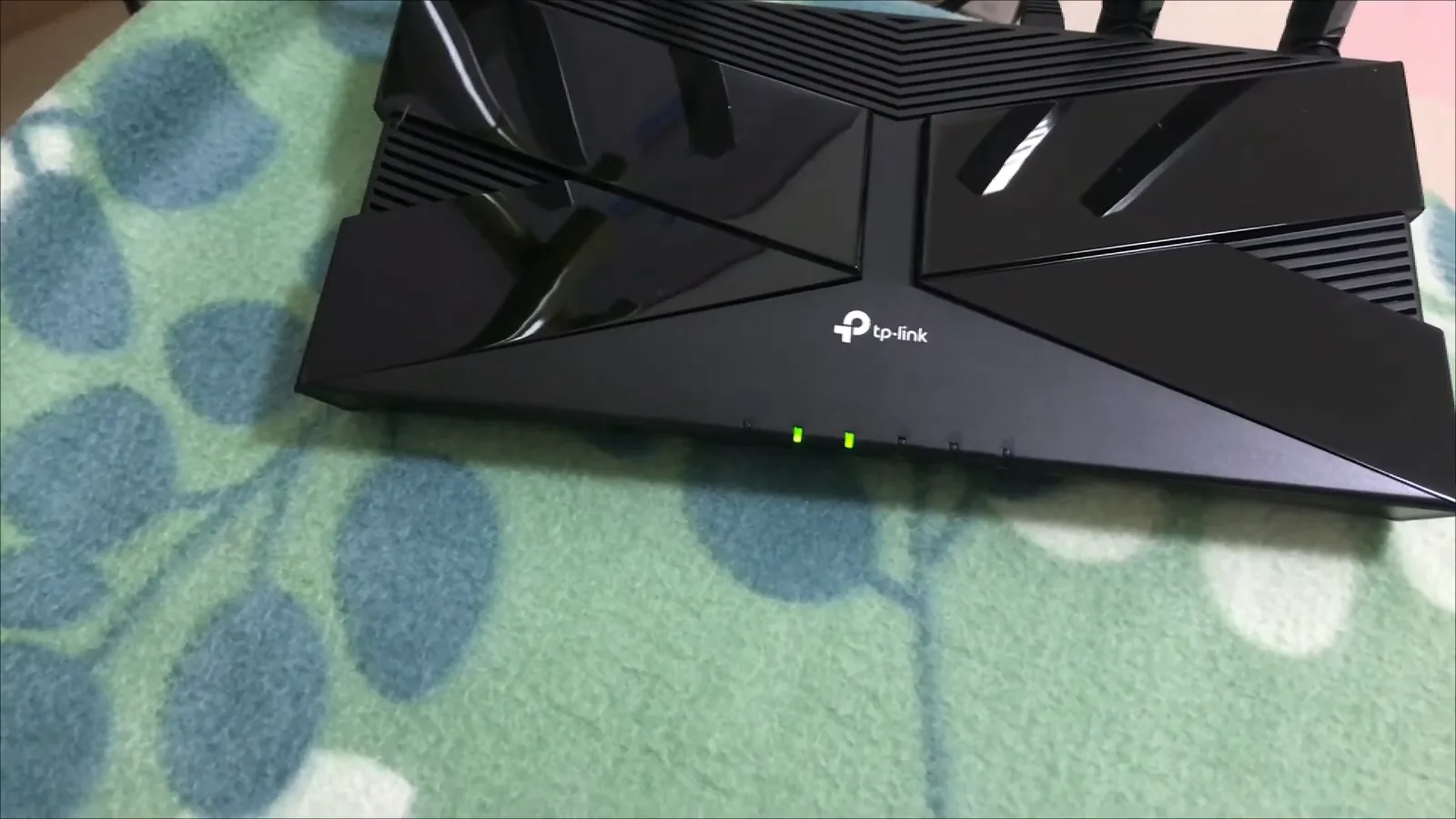 Roteador Wi-Fi 6 TP-Link Archer AX53 em pleno funcionamento