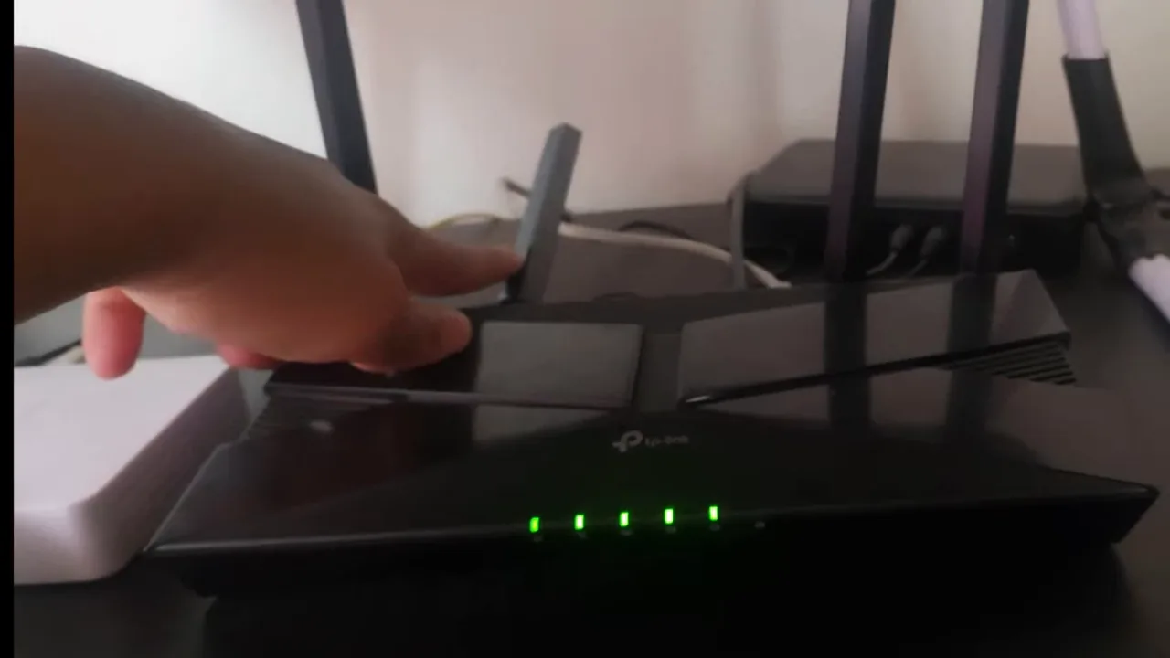 Ajuste das antenas externas do roteador TP-Link Archer AX53