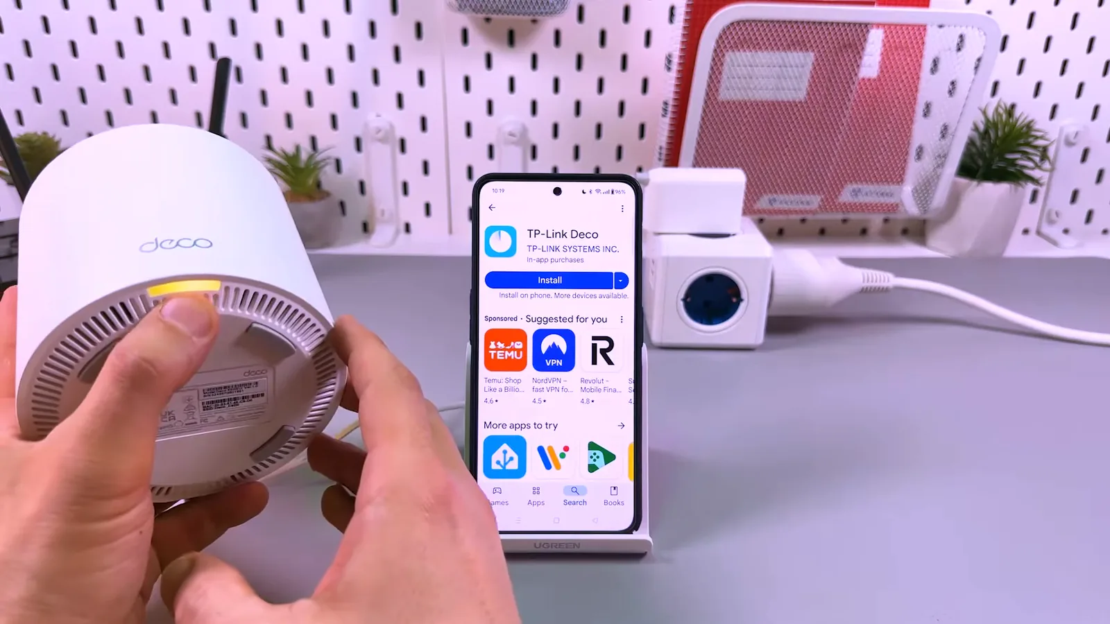 Roteador TP-Link Deco X50 com indicador LED em funcionamento