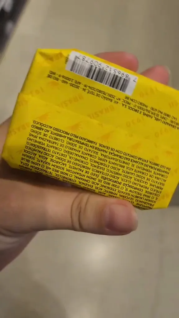 Rótulo traseiro do sabonete Phebo detalhando a composição e ingredientes
