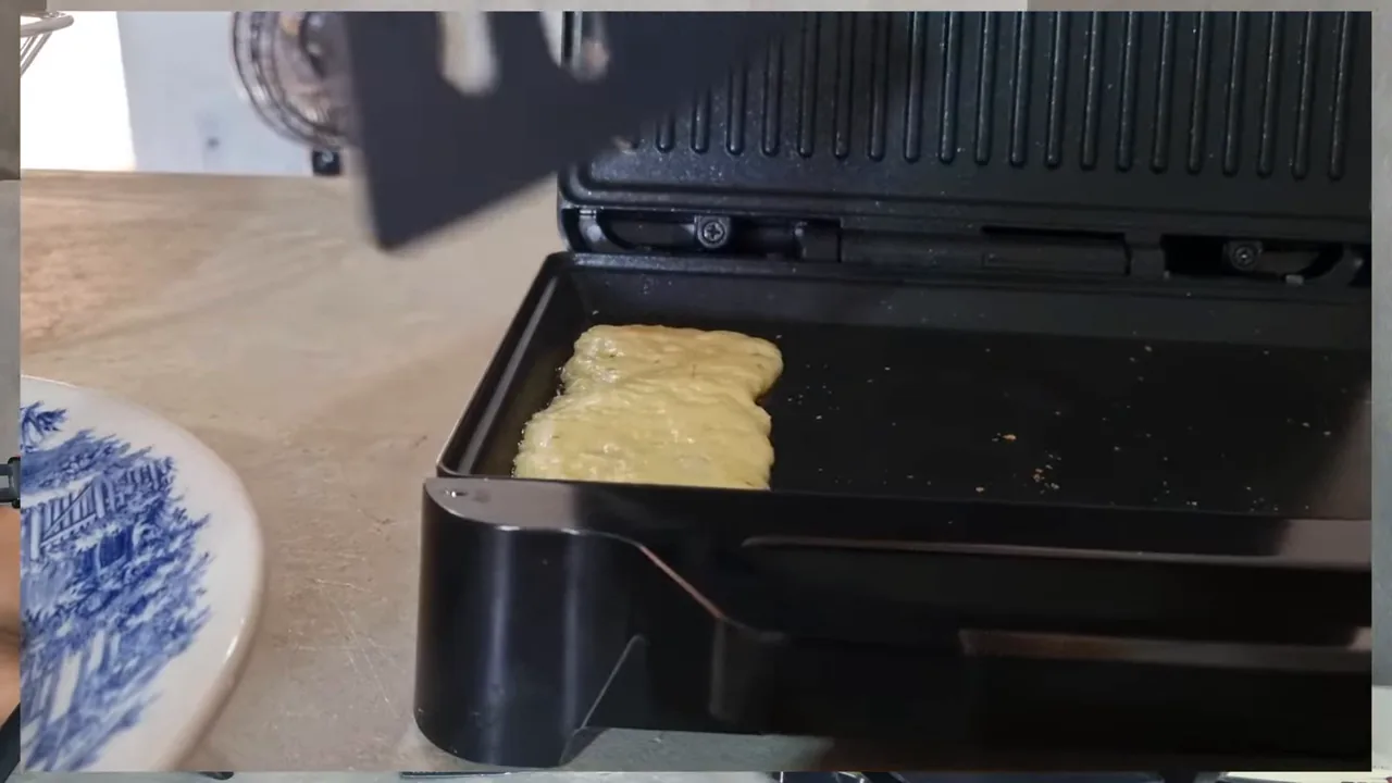 Remoção do queijo tostado sem grudar na chapa da sanduicheira