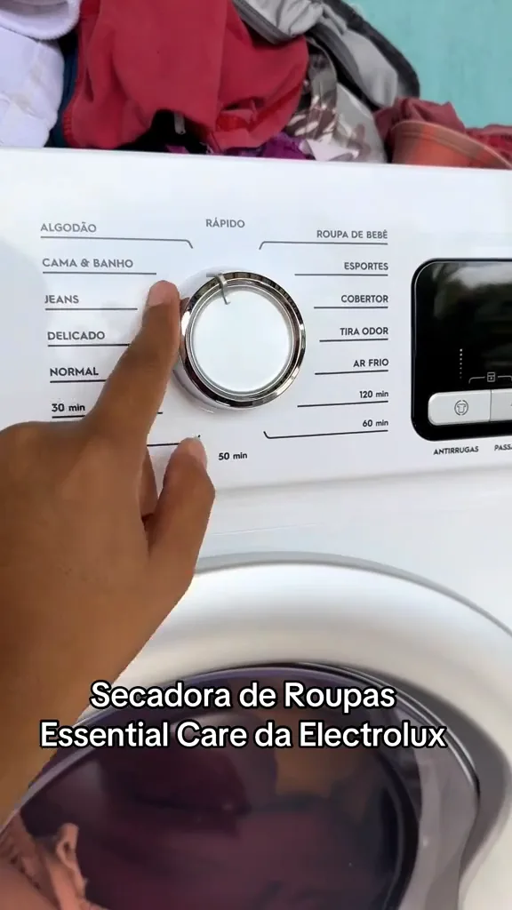Seleção do programa de secagem no painel da secadora Electrolux