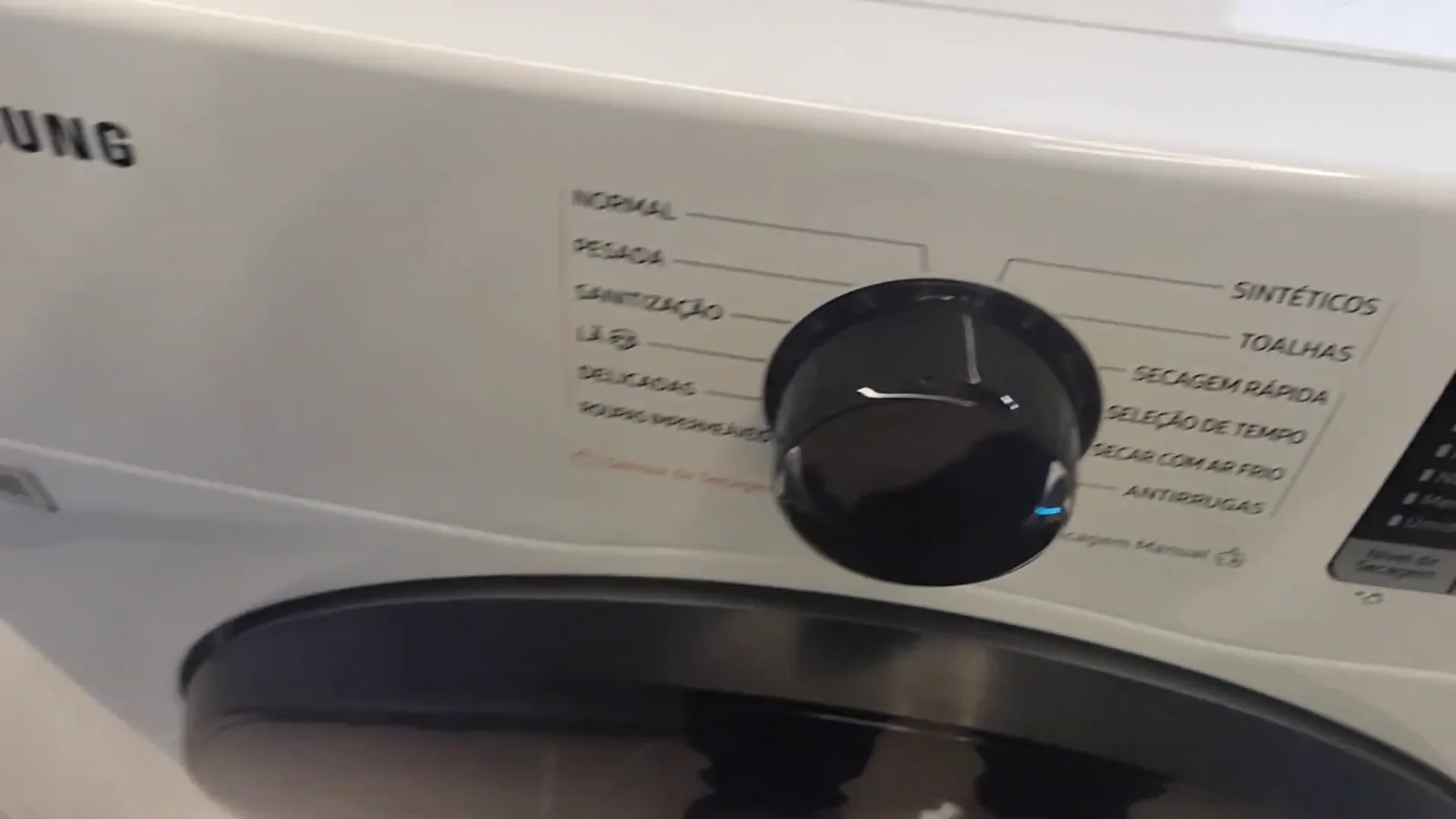 Painel de controle com programas de secagem da secadora Samsung