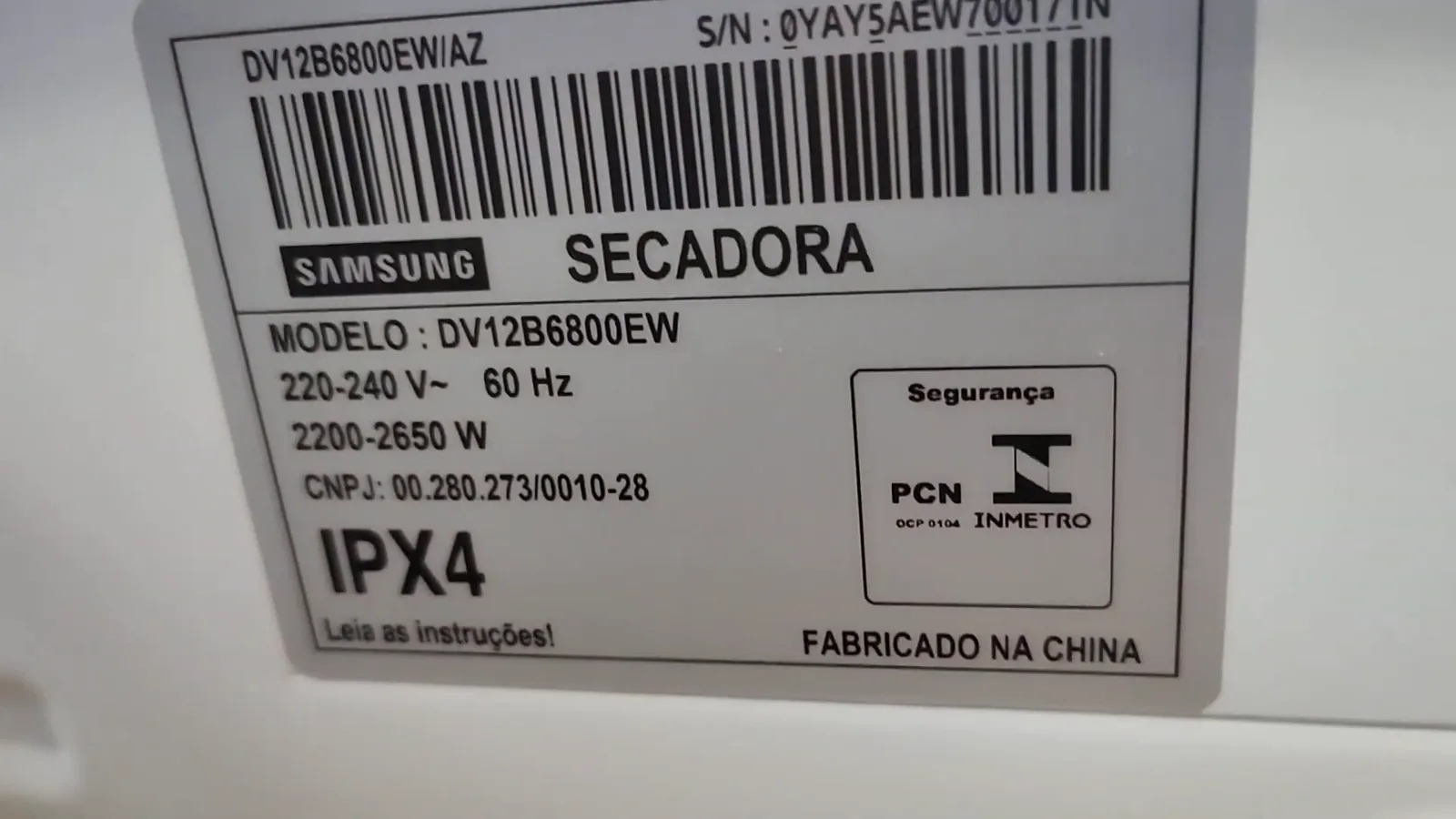 Etiqueta técnica detalhando potência de até 2650W da secadora