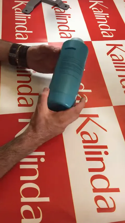 Apresentação frontal da garrafa do shampoo antirresíduos Wella Professionals
