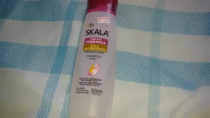 Frasco de 325 ml do shampoo Skala S.O.S Antirresíduos