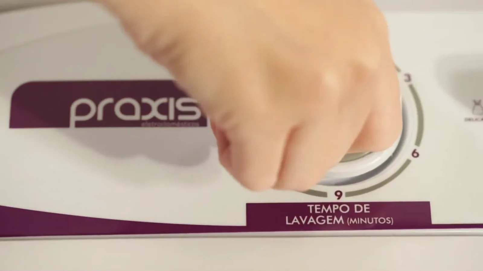 Ajuste do botão de tempo de lavagem no painel superior