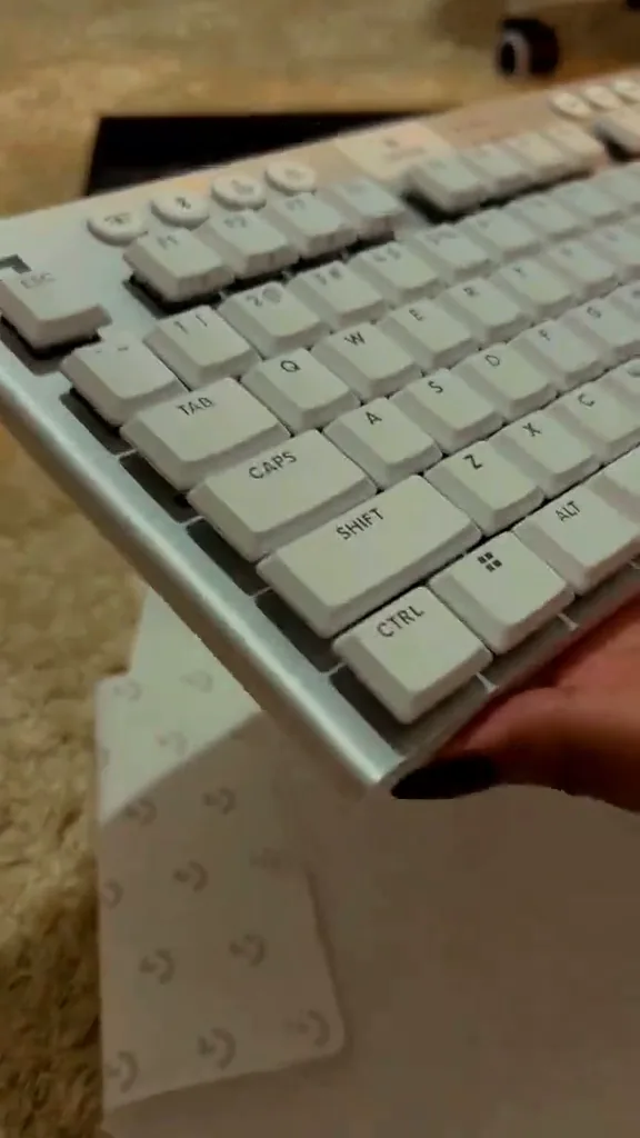 Perfil ultrafino em alumínio do teclado mecânico Logitech G915 X