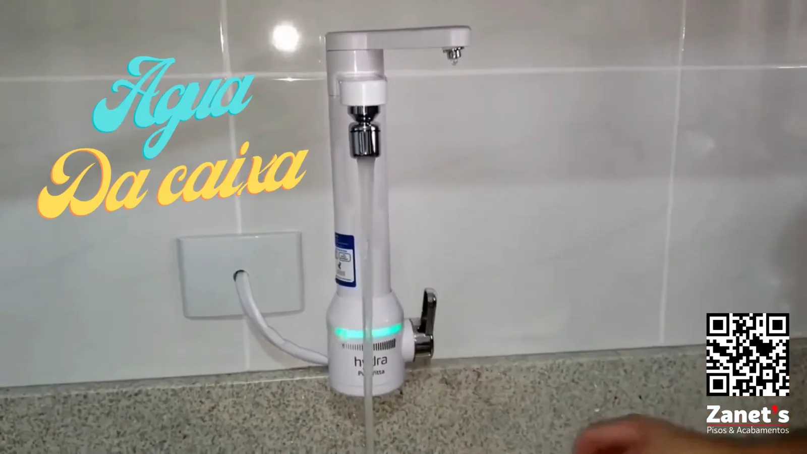 Torneira elétrica Hydra Puravitta com água fria e LED verde