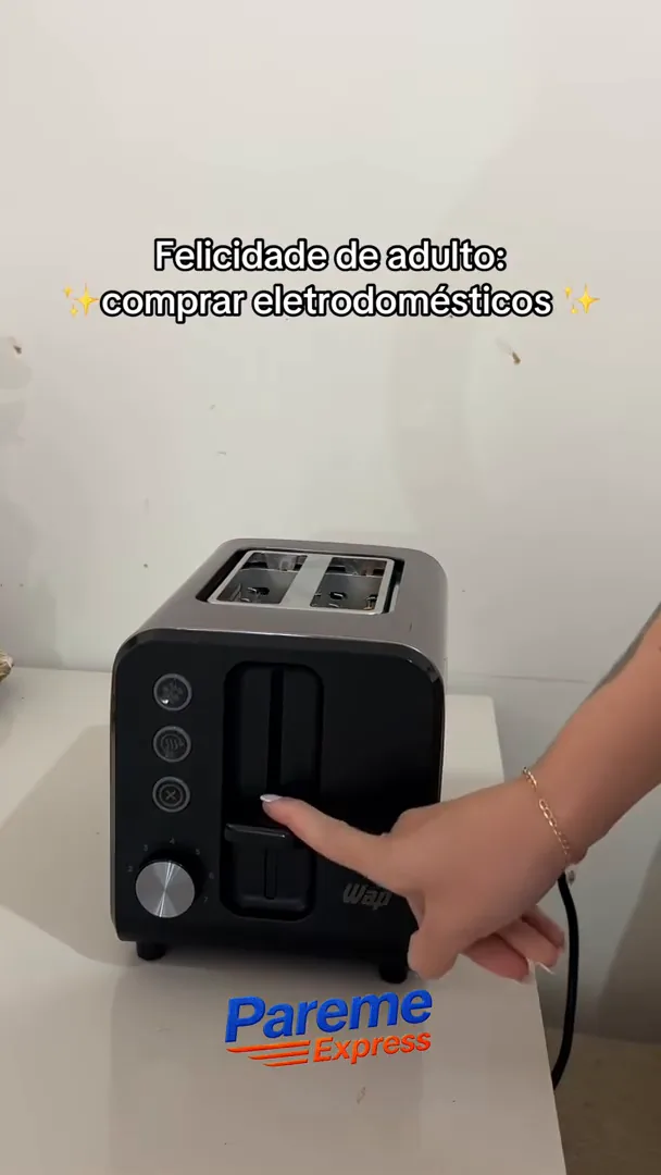 Torradeira WAP em funcionamento com indicador luminoso aceso