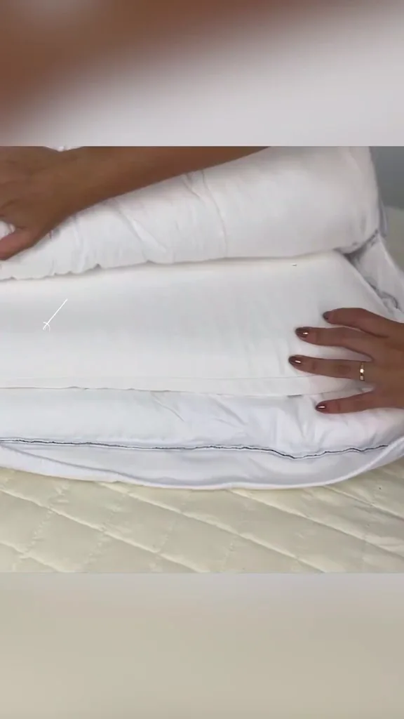Camada interna de espuma viscoelástica ajustável dentro da capa