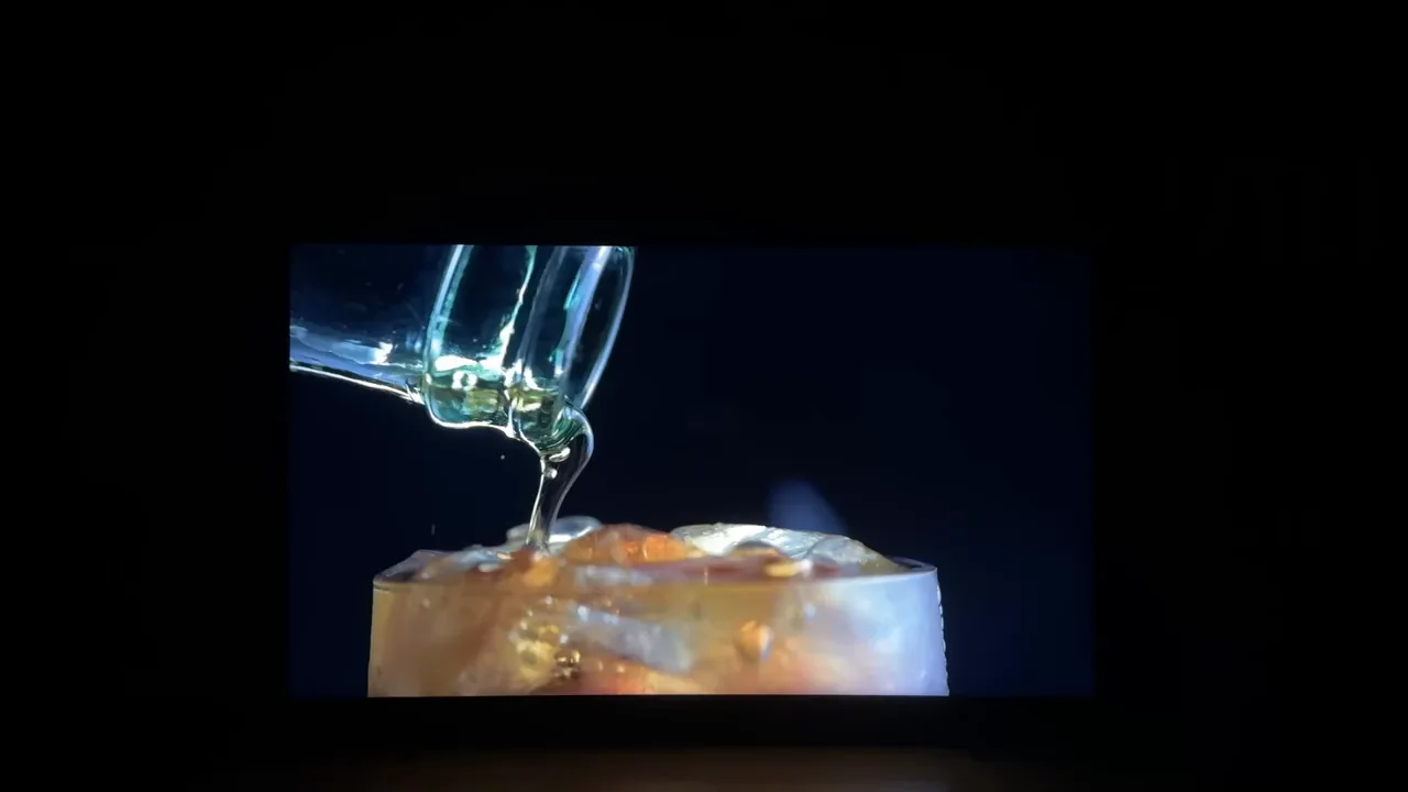 Smart TV exibindo vídeo fluido com alto nível de contraste