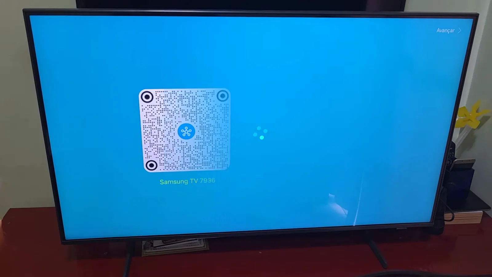 Tela de configuração com código QR exibida na smart TV Samsung
