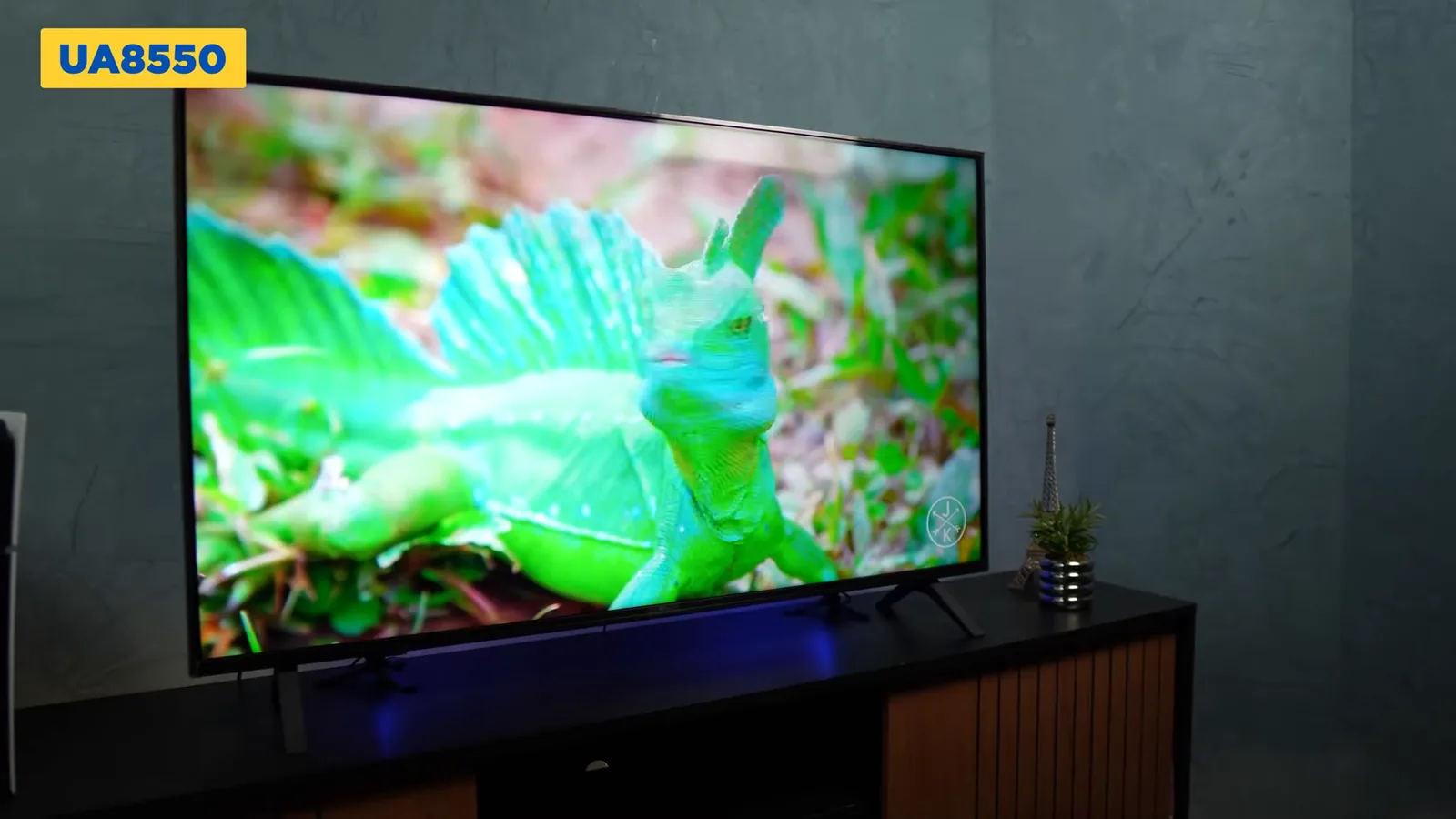 Smart TV LG UA85 exibindo imagem da natureza com grande nitidez
