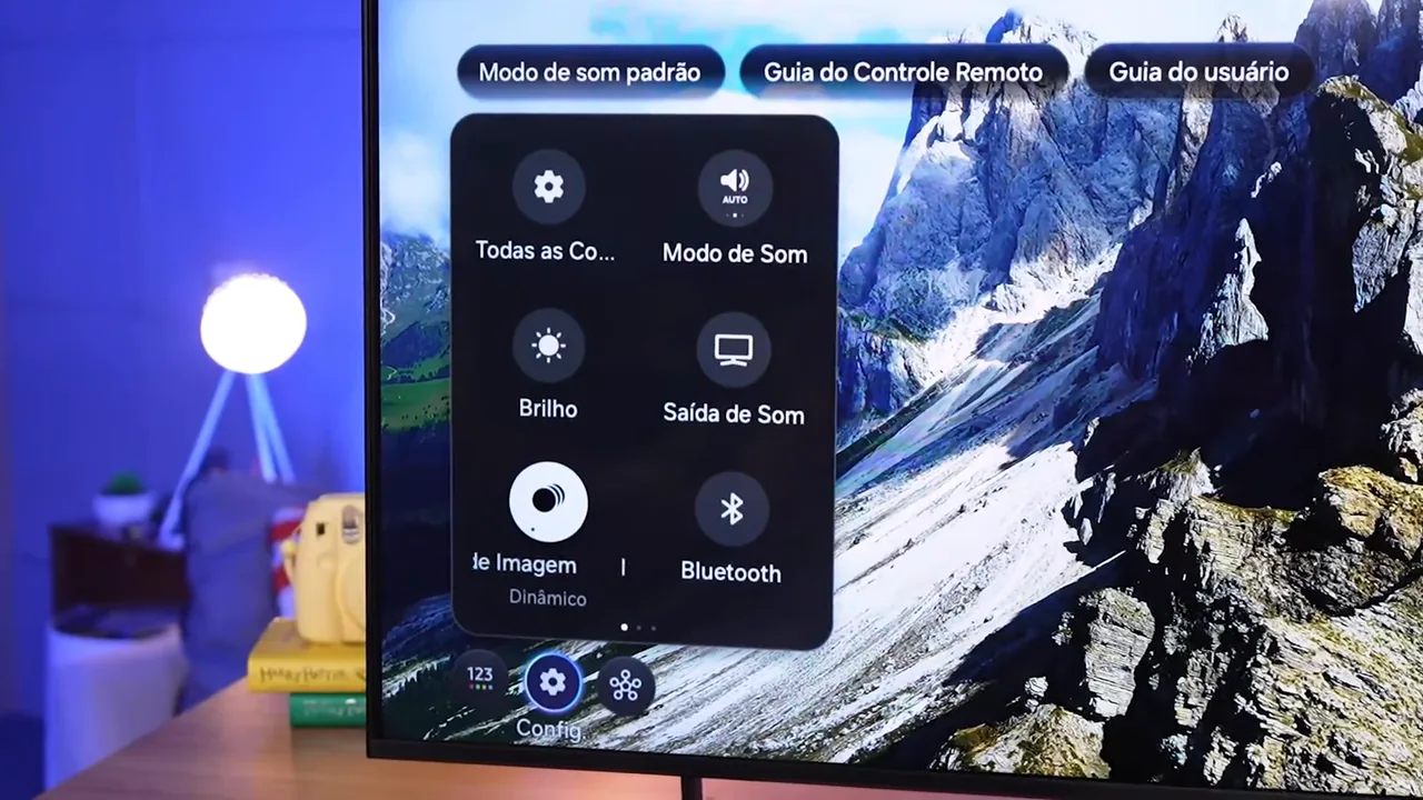 Navegação pelos menus de ajustes e configurações na Smart TV Samsung
