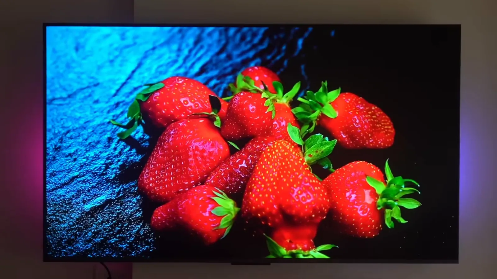 Smart TV TCL reproduzindo imagens com alto contraste e fidelidade