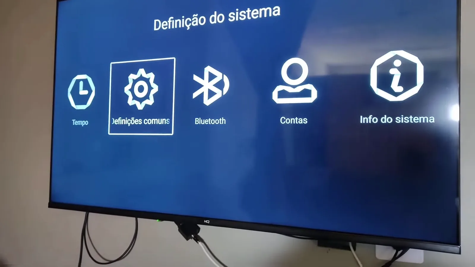Interface de configurações da Smart TV HQ com opção de Bluetooth