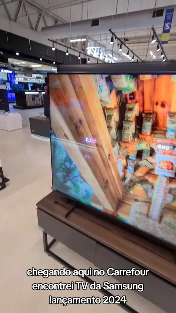 Smart TV Samsung reproduzindo vídeo demonstrativo com alta fidelidade de cor