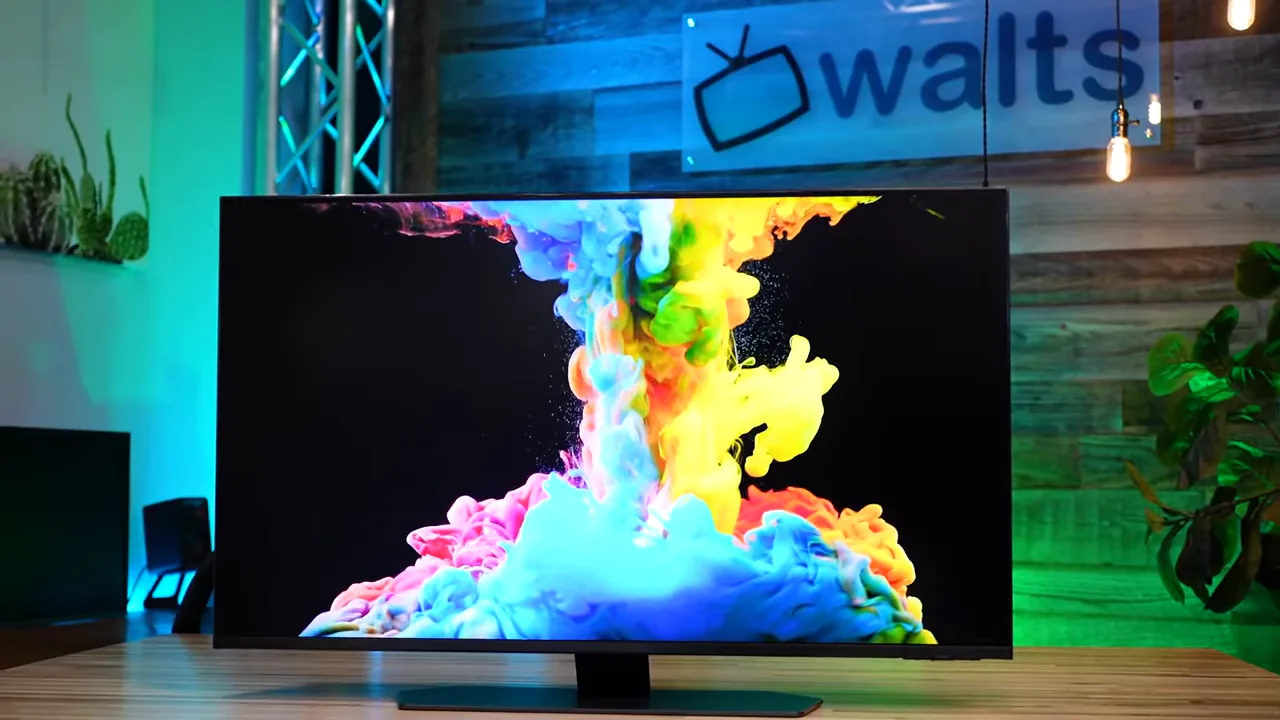 Smart TV reproduzindo animação fluida com cores vivas e pretos profundos