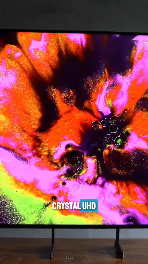 Smart TV reproduzindo animação colorida de alta resolução na tela