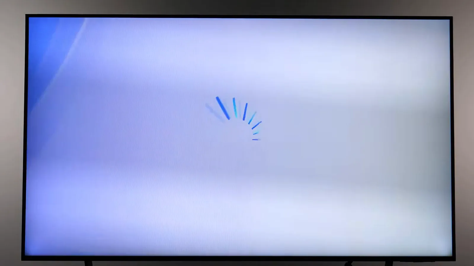 Smart TV Neo QLED reproduzindo animação gráfica colorida na tela