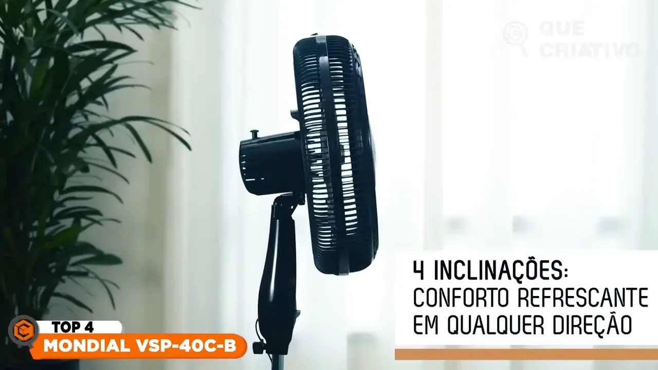 Ventilador de coluna Mondial Super Power ligado em cômodo residencial