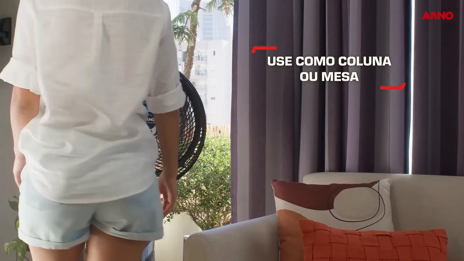 Ventilador Arno X-Treme 9 ligado na sala com circulação de ar