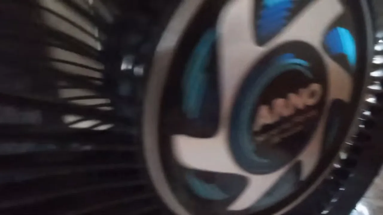 Ventilador Arno Xtreme Force Breeze funcionando em alta rotação