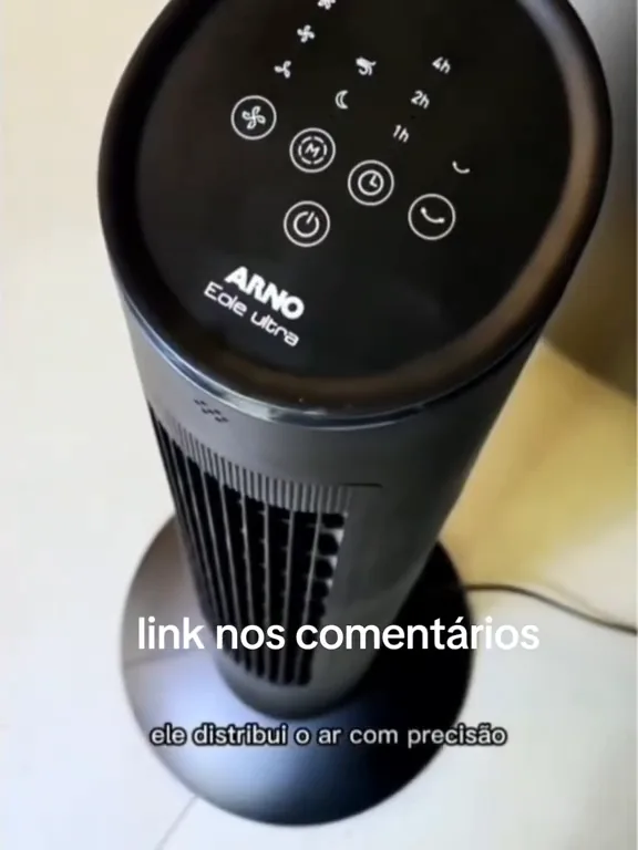Ventilador de torre Arno em funcionamento distribuindo ar com oscilação
