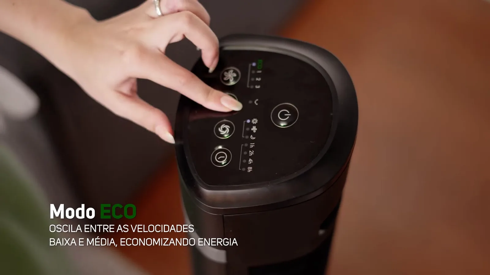 Painel touch superior com seleção de velocidades e modo ECO