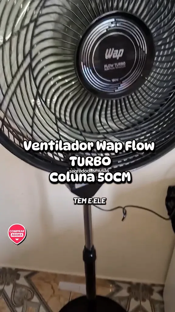 Ventilador de coluna WAP Flow Turbo ligado e ventilando no quarto